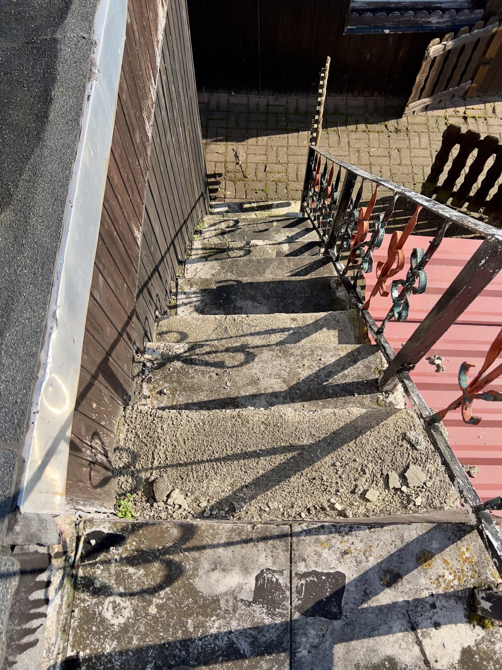 Treppe vom Flachdach