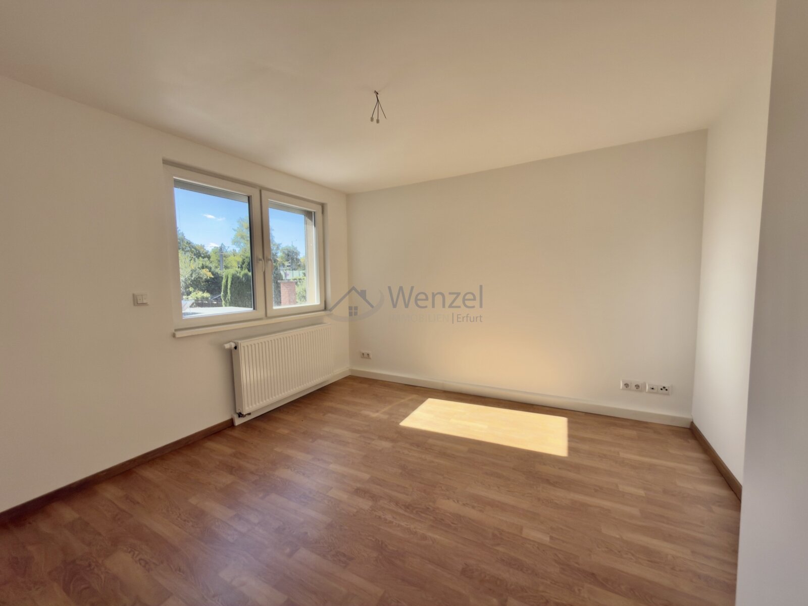 Vier-Zimmer-Wohnung mit Hauscharakter  Vier-Zimmer-Wohnung mit Hauscharakter